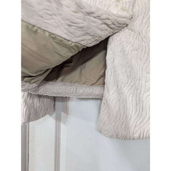 Patagonia Pelage Faux Fur Jacket women's size Small off white cream 2 button - Picture 3 of 6